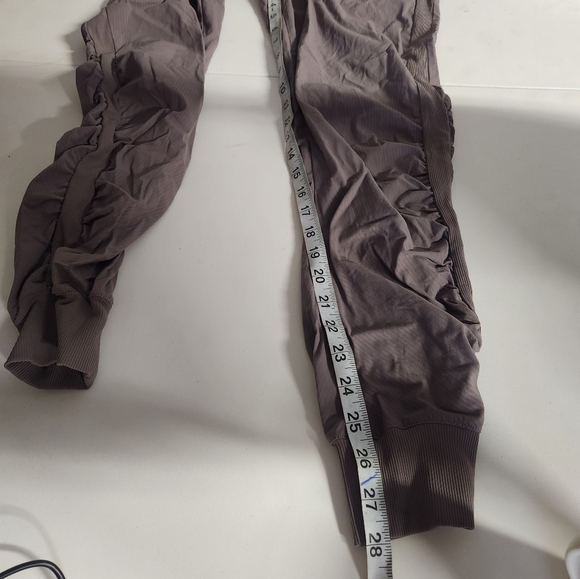 Lululemon Beyond The Studio Joggers Lunar Rock Size 4 - Picture 7 of 7
